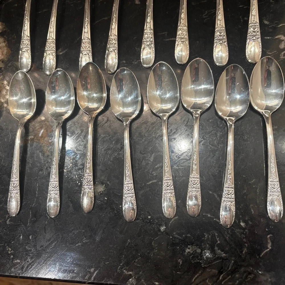 Lot of 46 pcs Wallace Sweetheart II - Hollywood II XXXX Silverplate Flatware Set